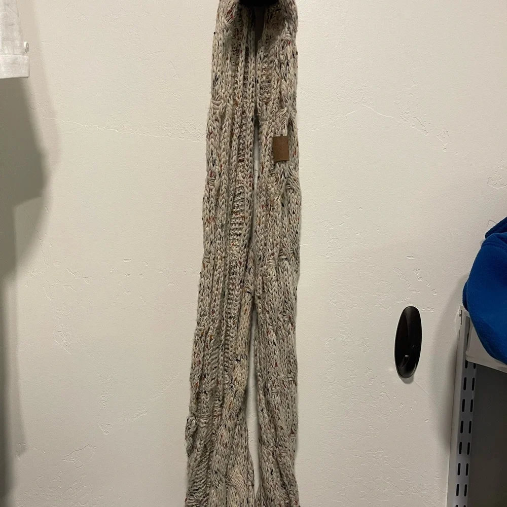 CC Infinity Scarf - Picture 3 of 3